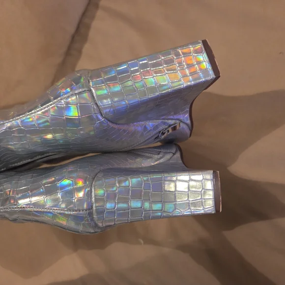 Holographic Knee-High Heeled Silver Boots - Picture 8 of 8